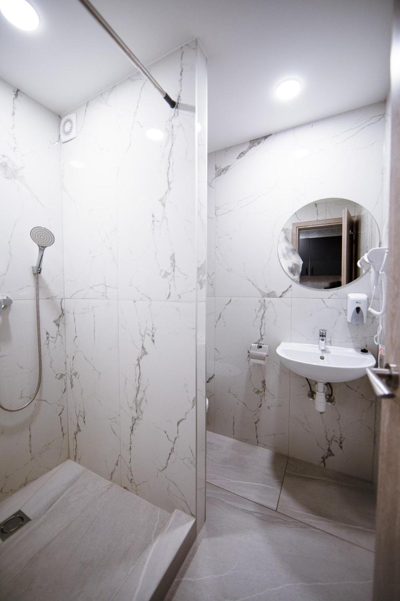 Dzukija Hotel アリートゥス エクステリア 写真